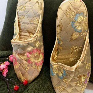 Elegant Women's Asian-Inspired Gold Embroidered Slippers Size 9 NWOT